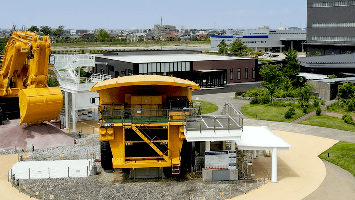 KOMATSU(コマツ)整備研修の様子
